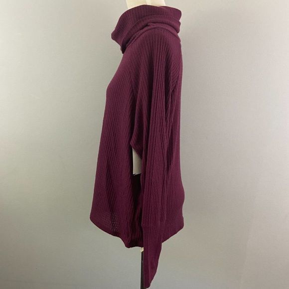 NWOT BOBEAU Maroon Turtle Neck‎ - Picture 5 of 9